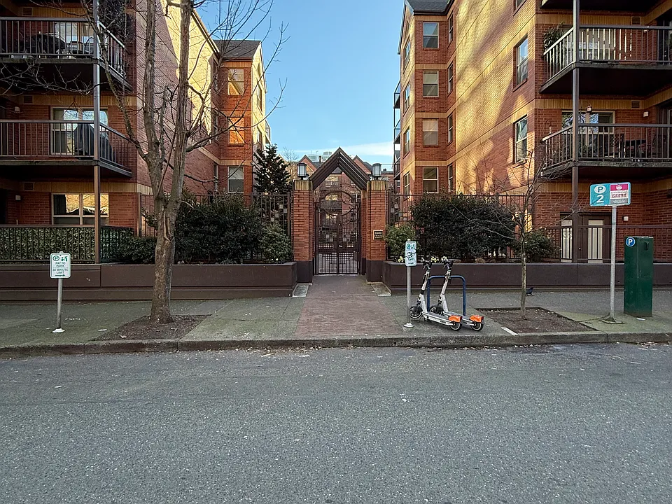 1500 SW Park Ave #225