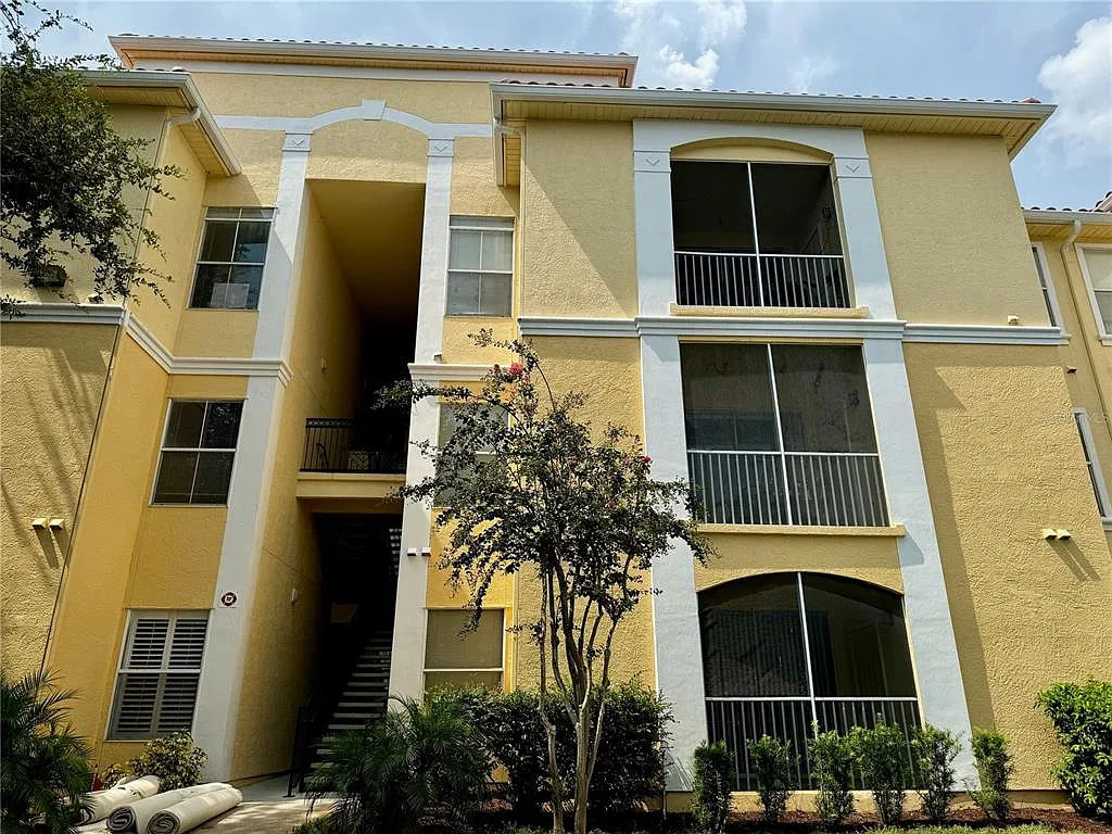 2 bed, 2.0 bath, 1048 sqft, $1,650 — Photo 3