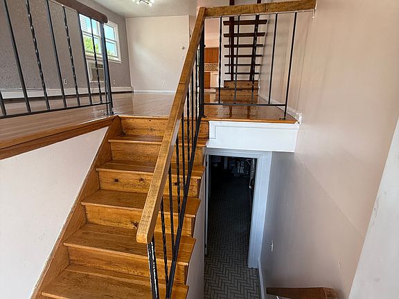 5th image of 407 Travis Ave
