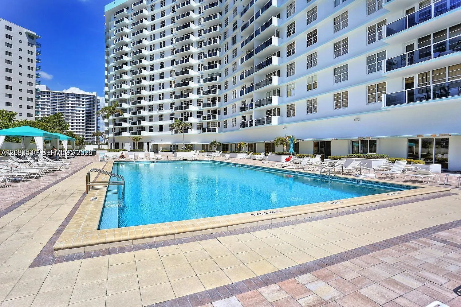 Sea Air Towers Condo — Photo 2
