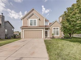 15742 S Locust St, Olathe, KS 66062