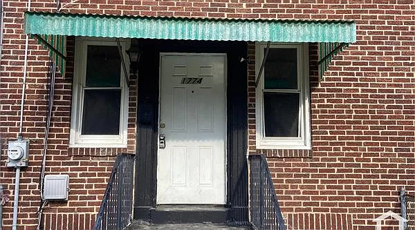 1774 Pershing St — Photo 6