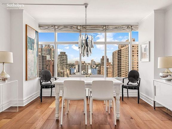 3rd image of 160 W 66th St APT 19A