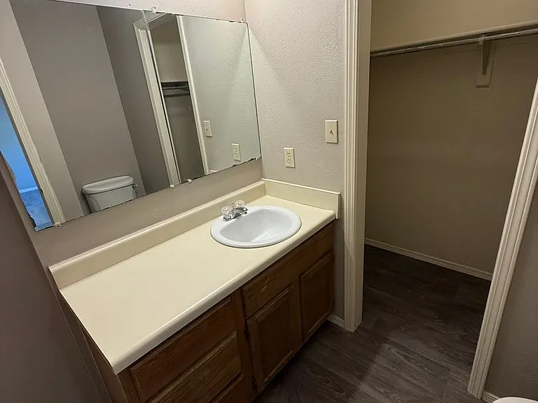 1502 Heather Ct — Photo 8