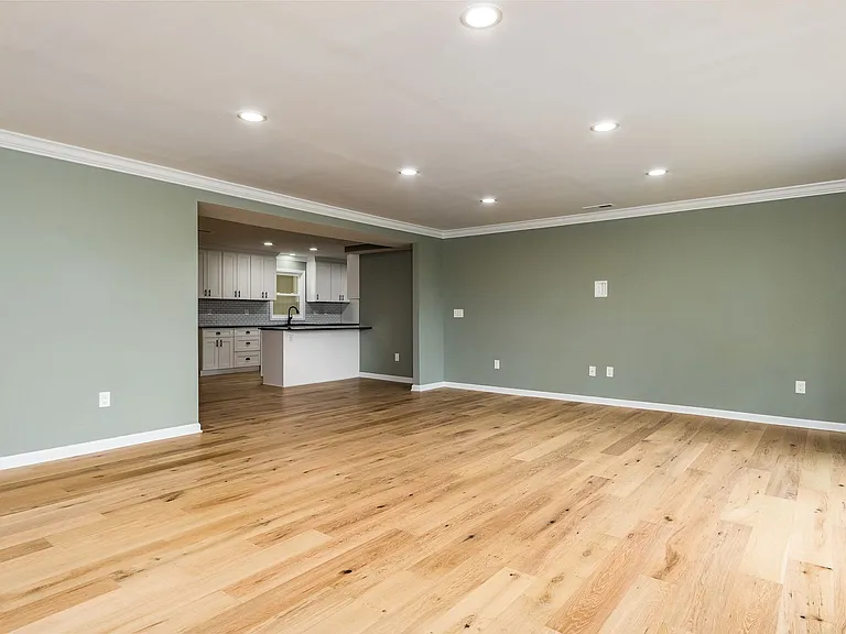 101 McCormick Cir — Photo 3