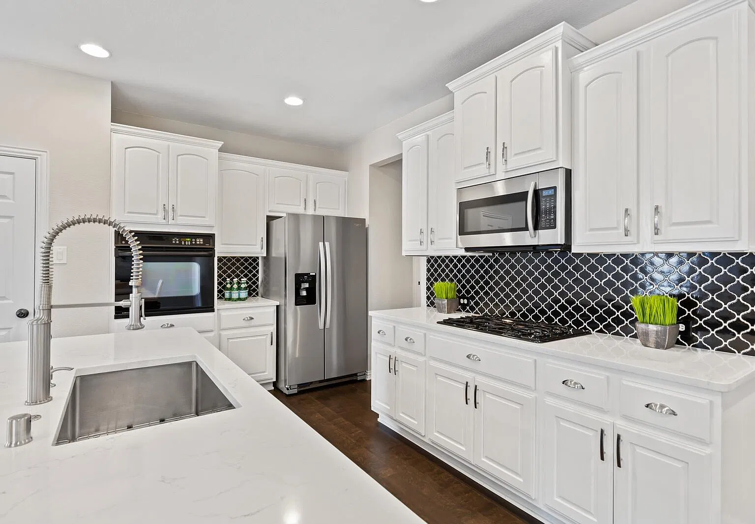404 Maple Leaf Ln — Photo 3