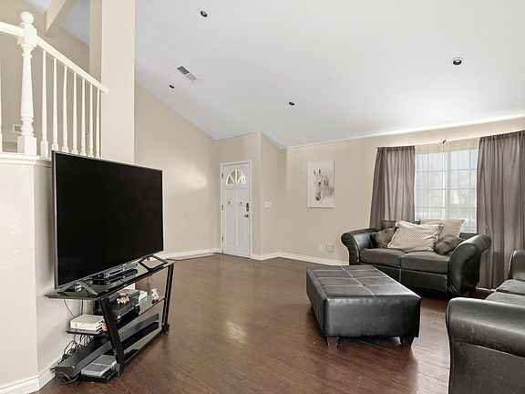 5th image of 4146 Bolton Ave