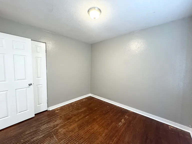 2042 NW 25th St #15 — Photo 16
