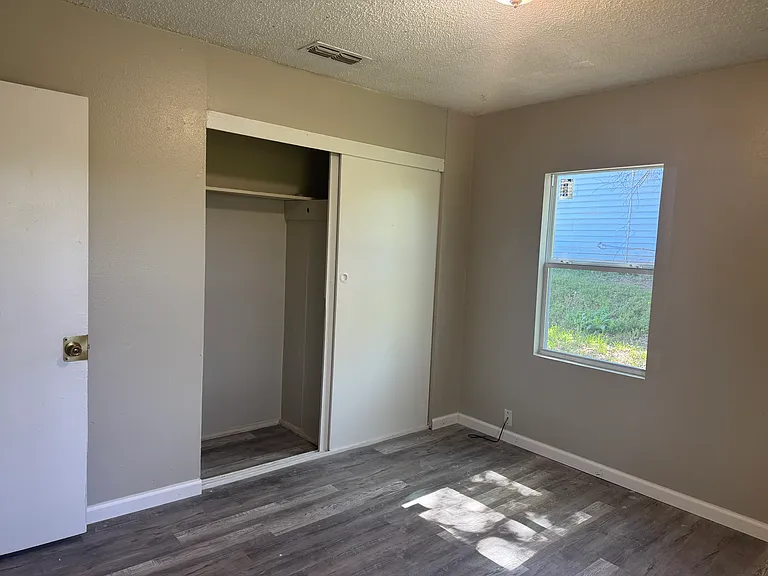 459 Bowie St — Photo 10