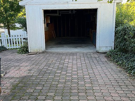 3rd image of 2508 Hillside Ln