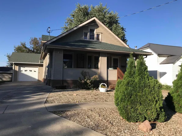 106 W 3rd St, Riceville, IA 50466