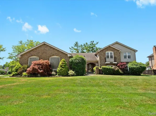 20213 Whitby Dr, Livonia, MI 48152