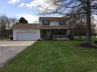 8032 Kathryn Dr, Akron, NY 14001