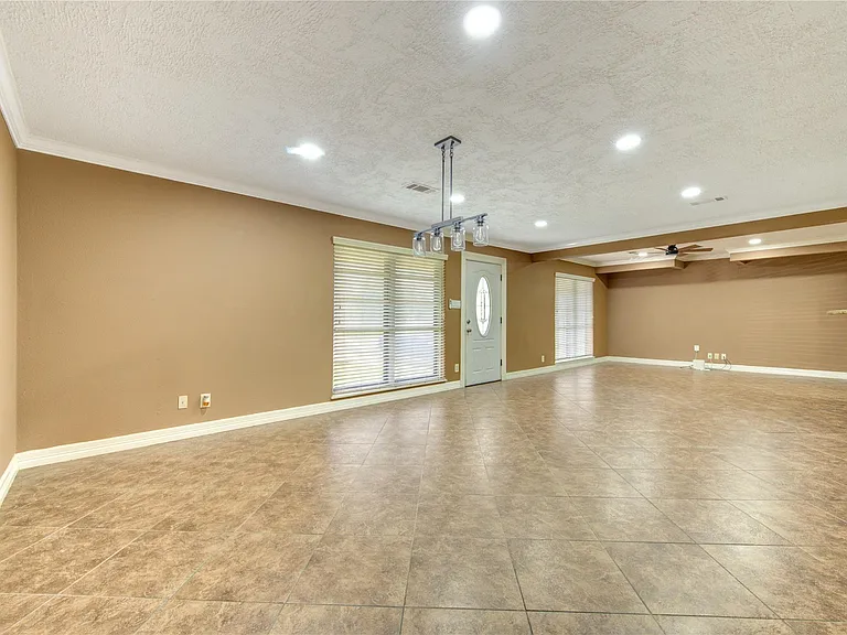 9922 Carmalee St — Photo 11