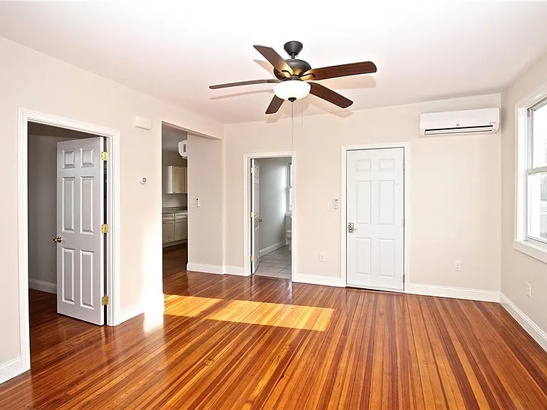 668 Thames St #2 — Photo 12