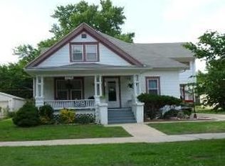 1114 E 8th Ave, Winfield, KS 67156