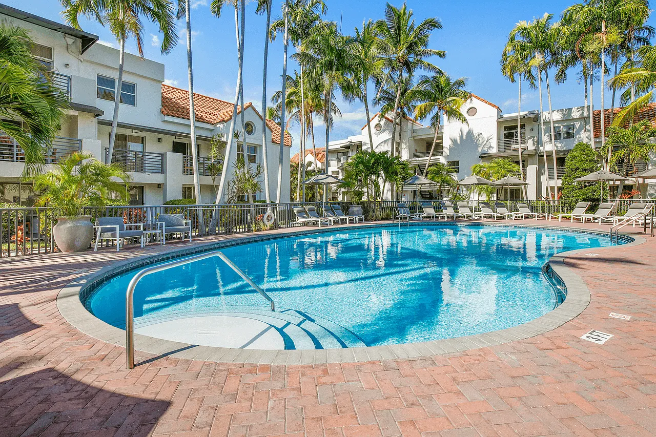 Sheridan Ocean Club Apartments — Photo 1