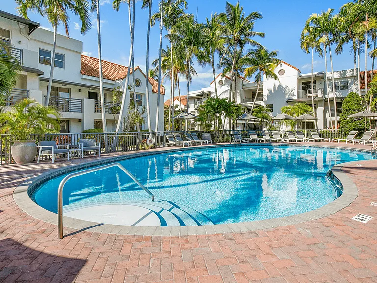 Sheridan Ocean Club Apartments — Photo 1