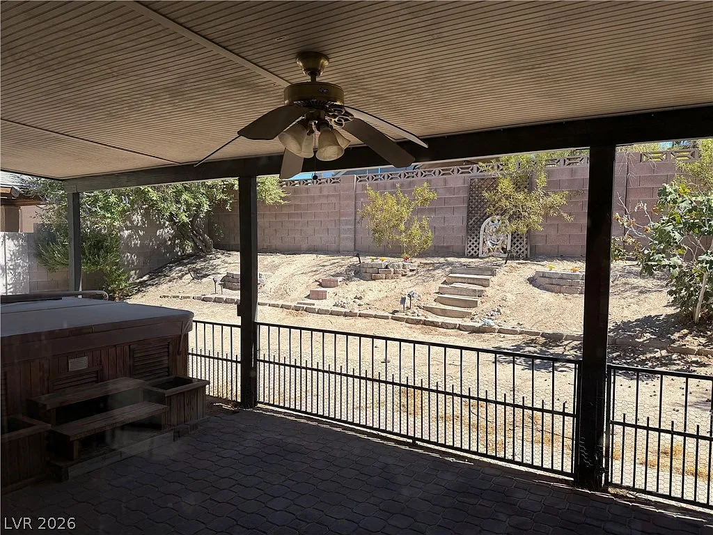 3 bed, 2.0 bath, 1303 sqft, $2,200 — Photo 3