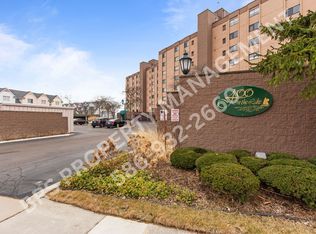 34452 Jefferson Ave, Harrison Township, MI 48045