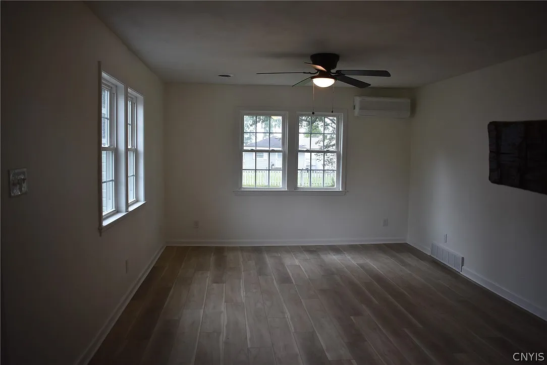 2 bed, 1.0 bath, 800 sqft, $2,200 — Photo 4