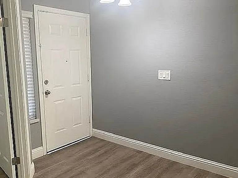 820 Teton Ln — Photo 2