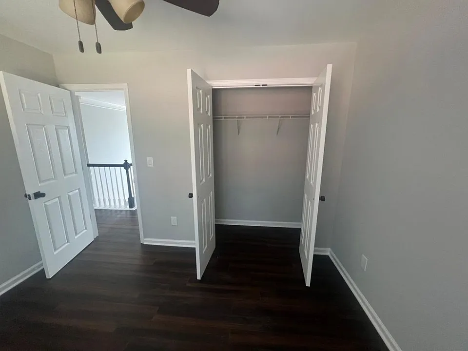 1970 Embassy Walk Ln