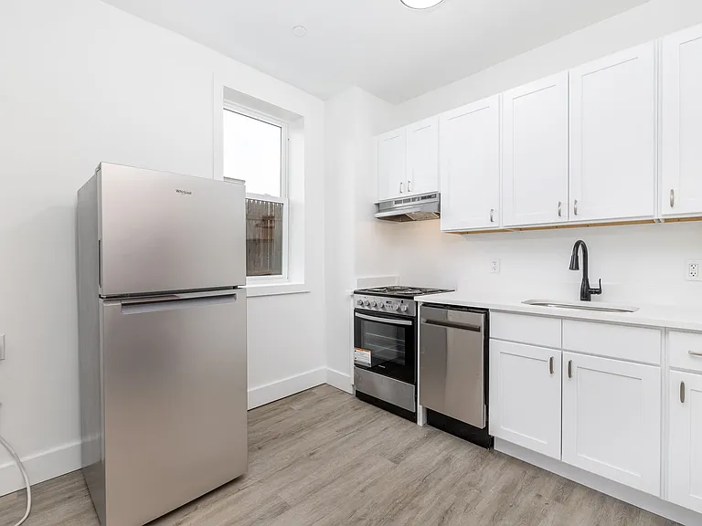 1252 Main St #1S — Photo 17