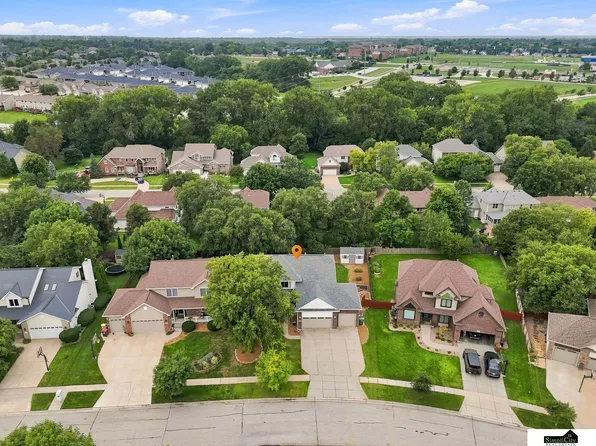5915 Arrowwood Rd, Lincoln, NE 68526
