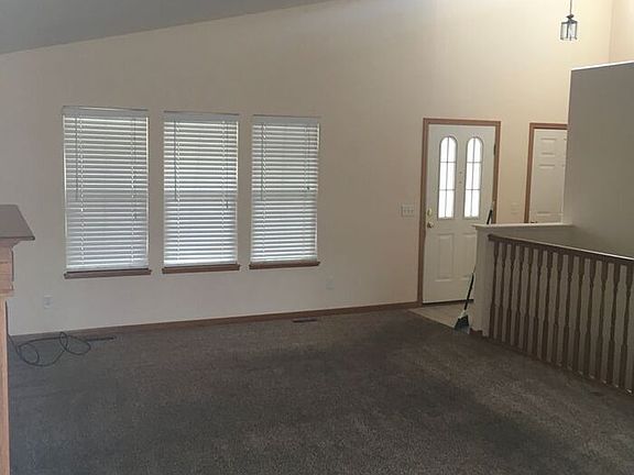 3rd image of 1318 Finch St