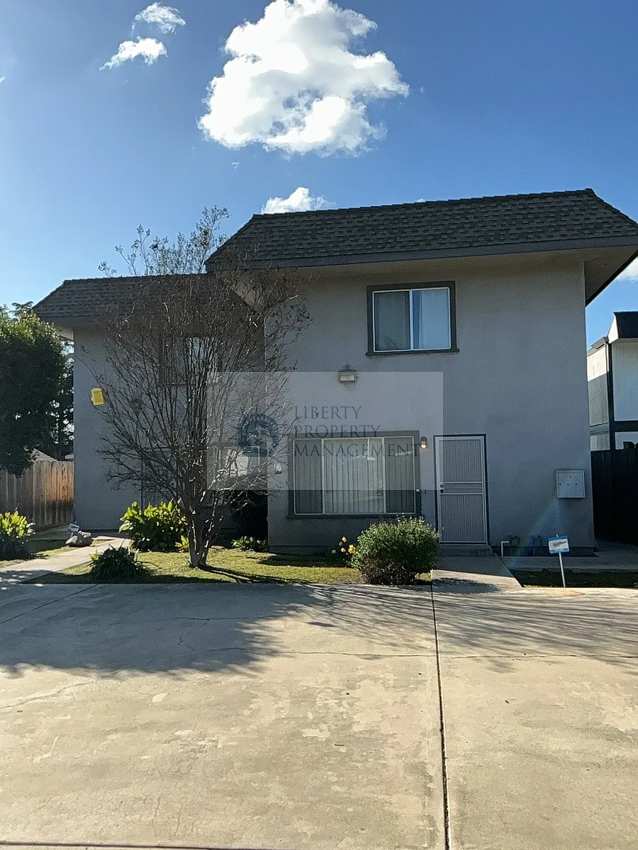 Building Photo - 915 Kenwood Ave #3