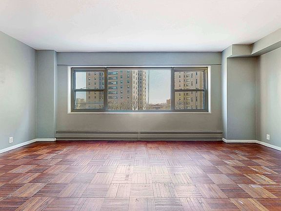 4th image of 3 Fordham Hill Oval APT 7G