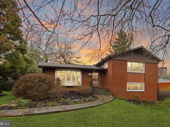 6004 Jan Mar Dr, Falls Church, VA 22041