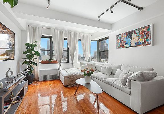3rd image of 80 Park Ave APT 20K