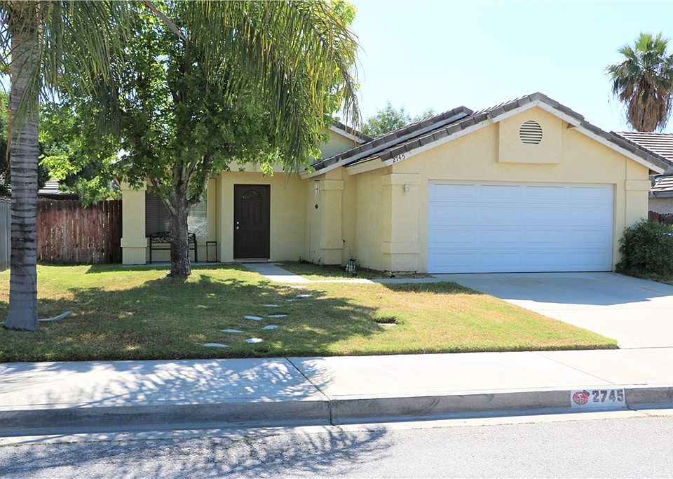 1st image of 2745 Acacia St
