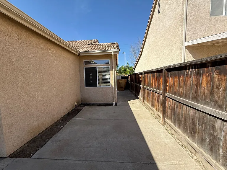 1836 Encina Ave — Photo 44