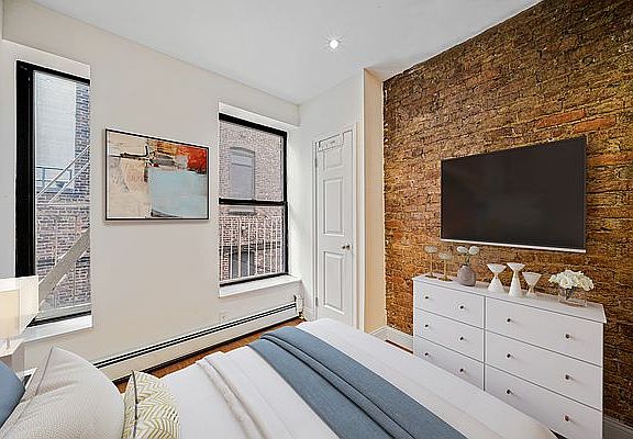 2nd image of 123 W 106th St APT 2B