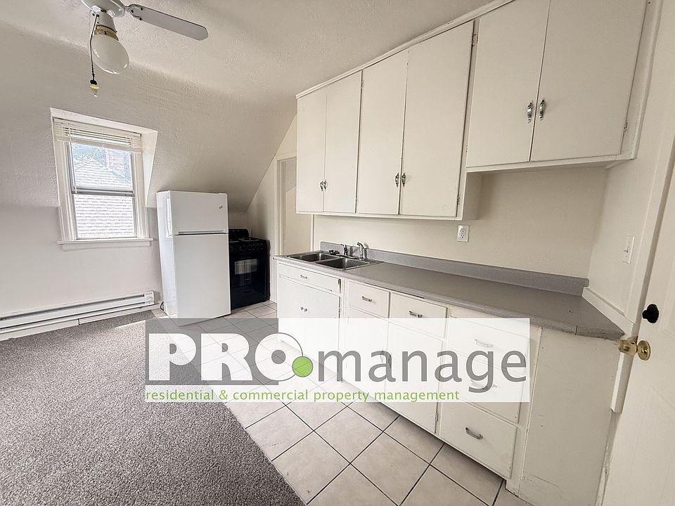 1st image of 160 Pine St APT 3