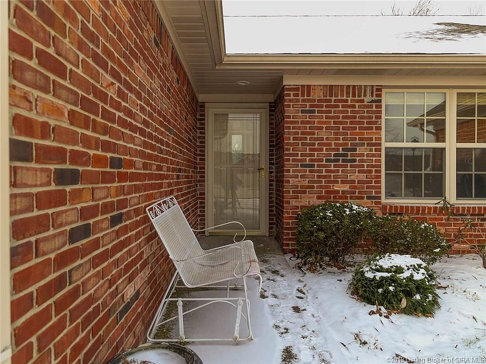 2nd image of 8468 Villa Cir