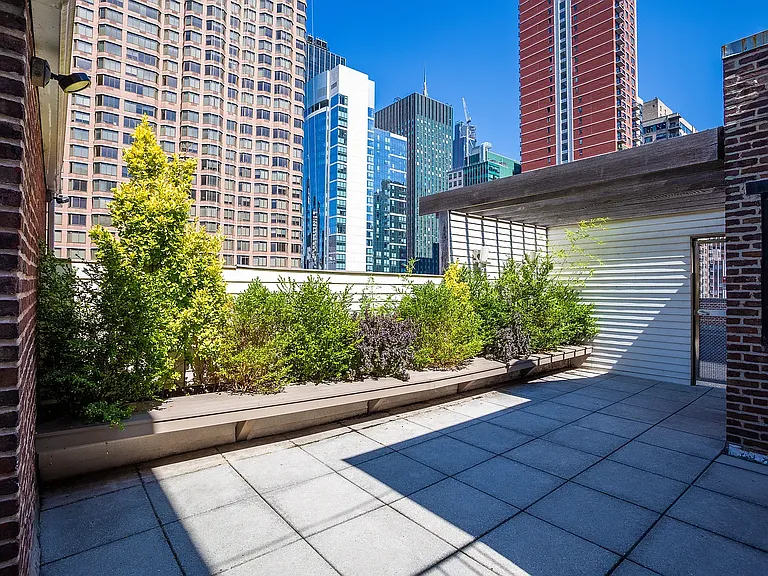 301 E 38th St #12H — Photo 11