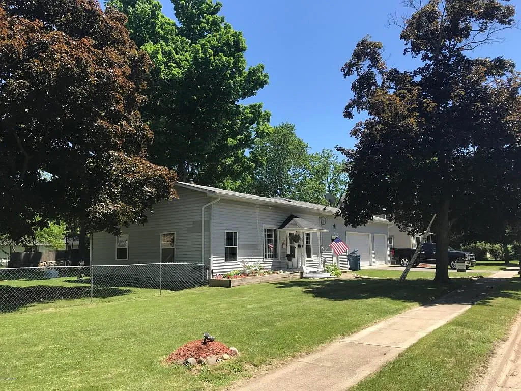 128 Floral Ave photo 1