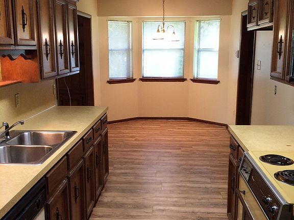 Eat-In Kitchen