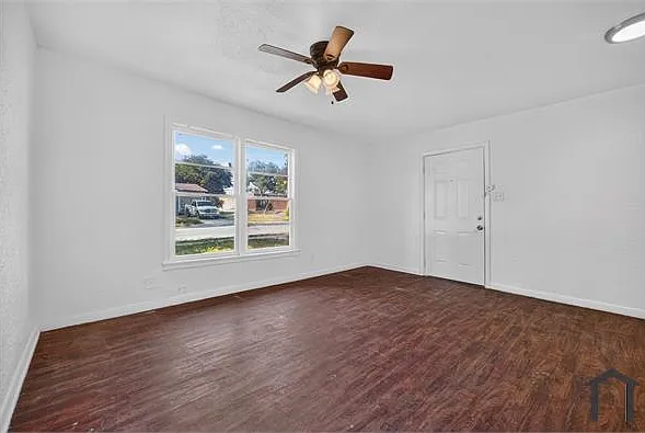 2 bed, 900 sqft, $1,300 — Photo 2