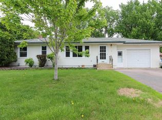 2742 McKnight Rd N, North Saint Paul, MN 55109