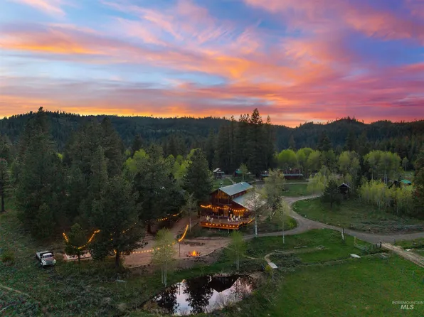 450 High Valley Rd, Cascade, ID 83611