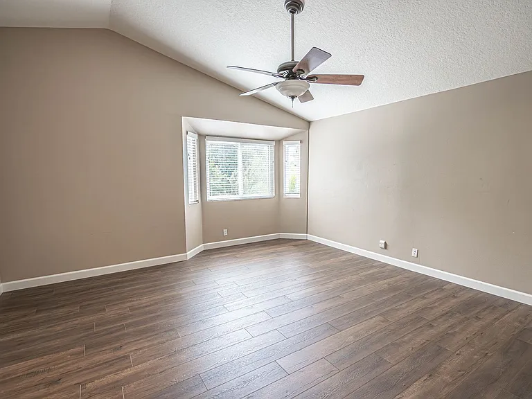 22572 Tulip Ct — Photo 16
