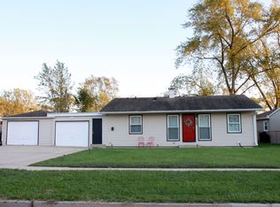 229 E Maxon Ln, Streamwood, IL 60107