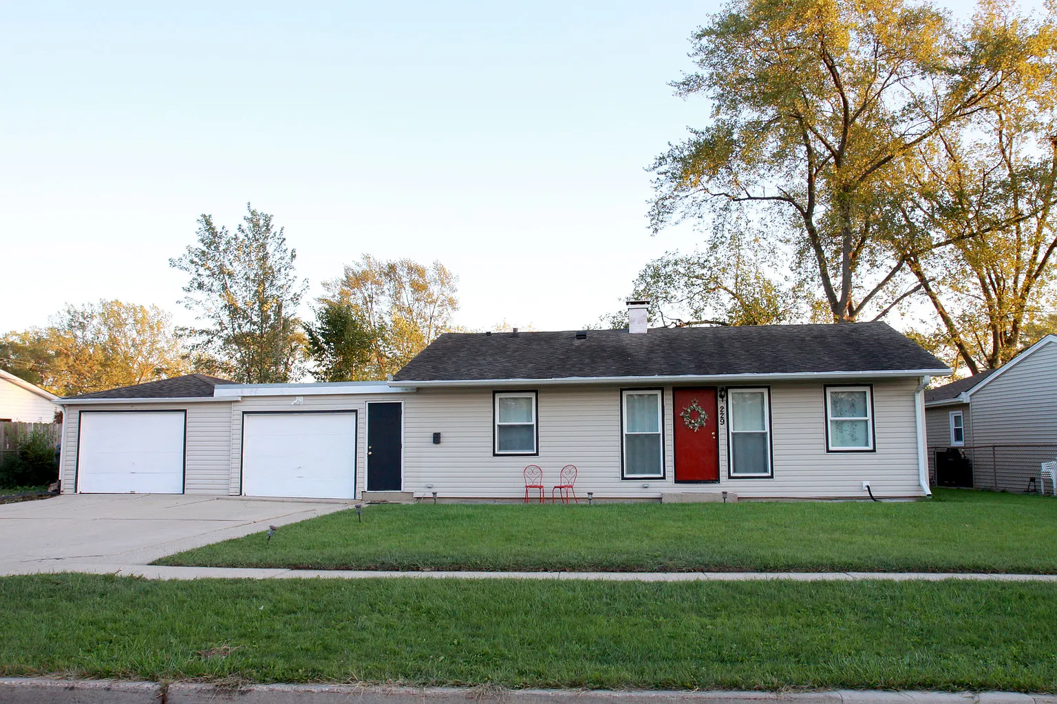 229 E Maxon Ln photo 1