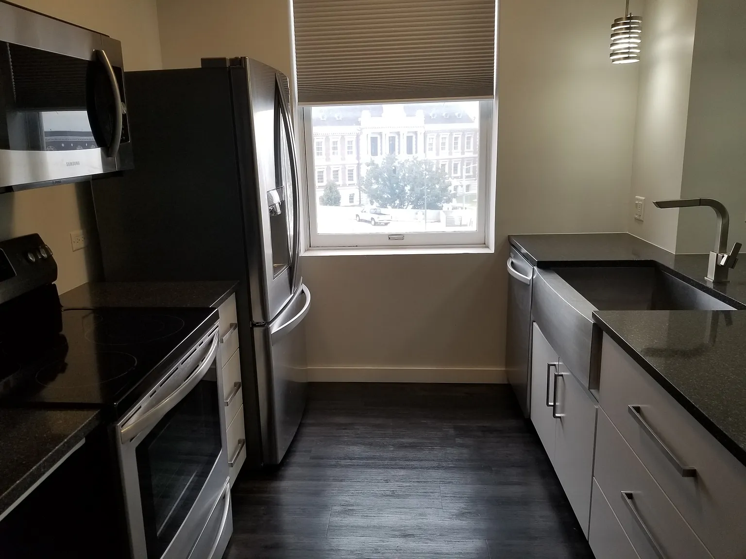 2 bed, 900 sqft, $1,400 — Photo 4