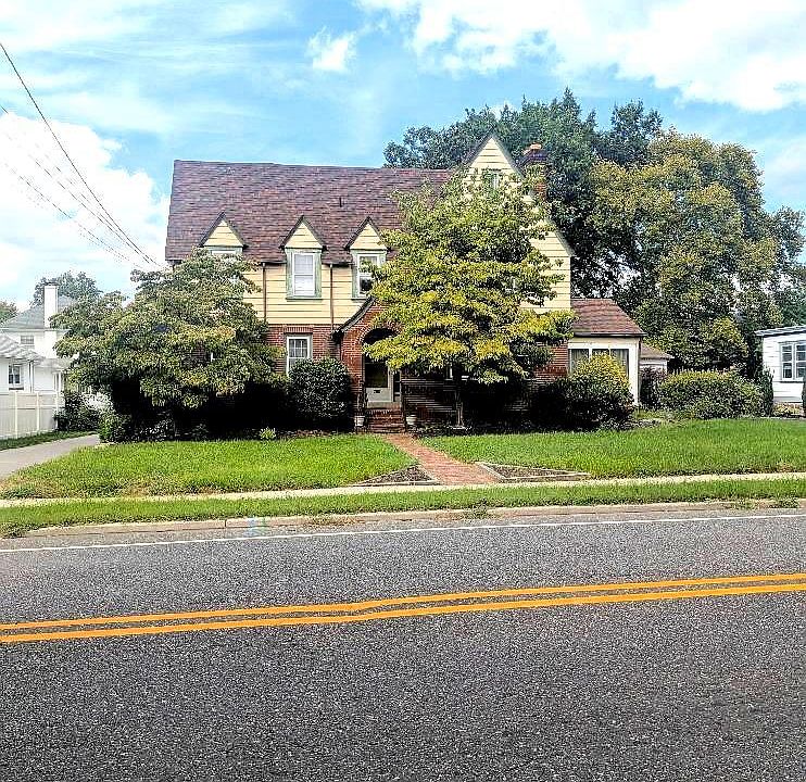 1st image of 250 Delaware St
